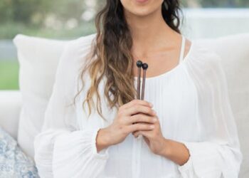 Unlock the Power of Your Voice: 5 Benefits of Chanting Meditation